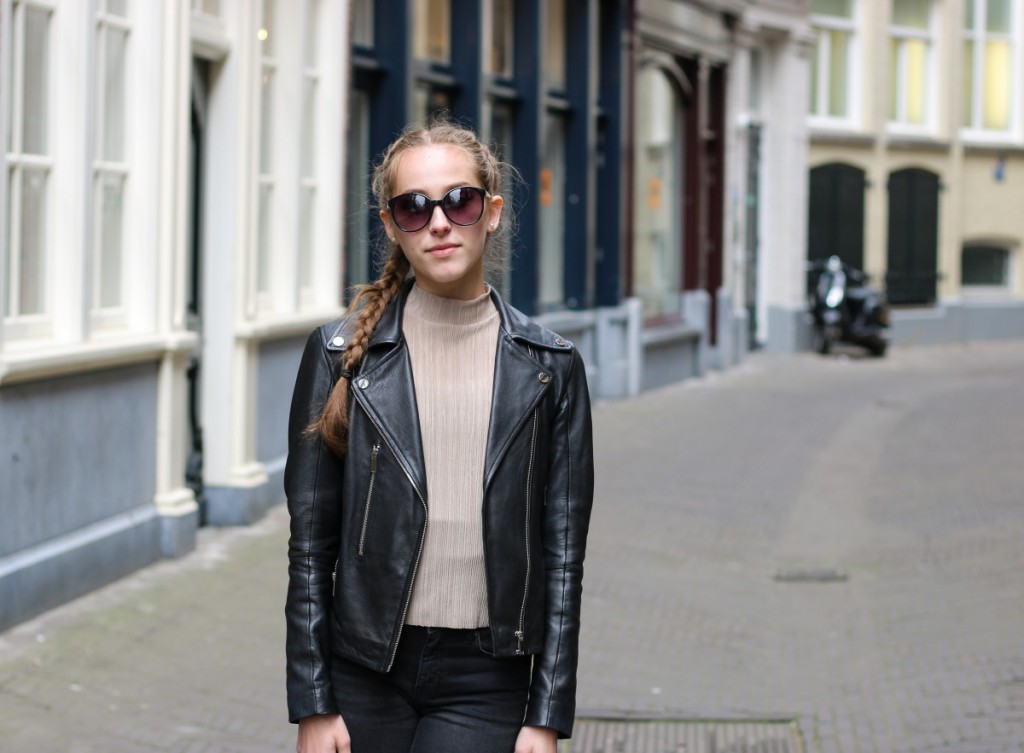 den haag outfit 1 - 6_bearbeitet-2 nude turtleneck